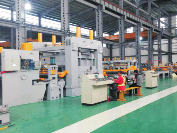 KJH25中(zhong)闆低速數控(kong)精密開卷整(zhěng)平橫切生産(chǎn)線