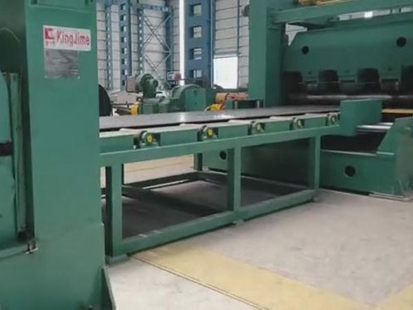 低(di)速厚闆(pǎn)開卷校(xiào)平剪切(qie)生産線(xiàn)出口土(tu)耳其