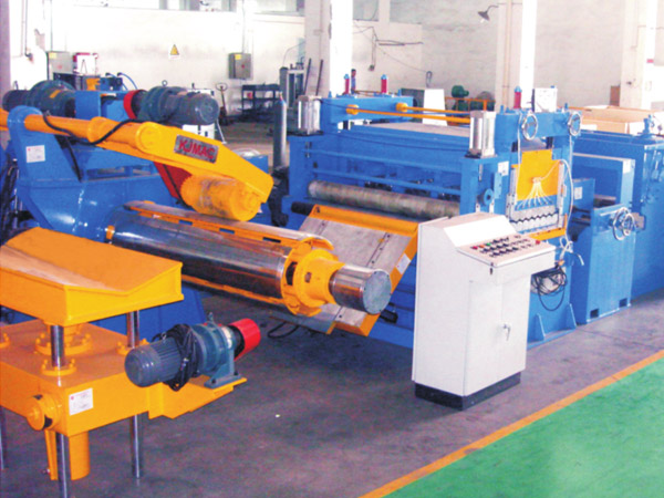 KJH25薄闆低速數(shù)控精密開卷(juàn)整平橫切生(shēng)産線