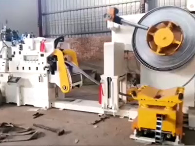 LNCF10-600三(sān)機一體NC高配型精(jīng)密料架矯直送料(liao)機