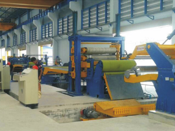 KJS180高(gāo)速精密(mì)皮帶張(zhang)力式薄(báo)闆縱剪(jiǎn)分條生(sheng)産線